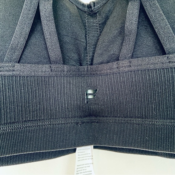 Fabletics Low Impact Seamless Strappy Bra Black - Picture 6 of 9